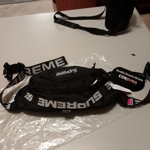 BNWT Supreme Black and White Logo Belt Bag - Picture 2 of 2
